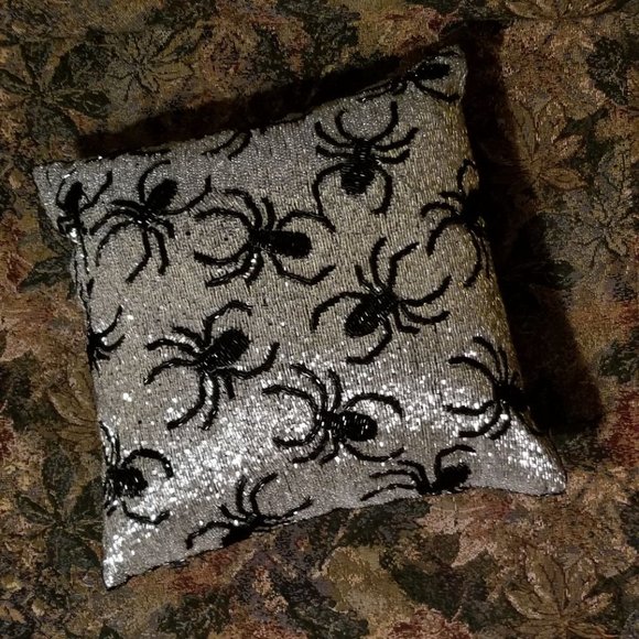 Vintage, hand beaded glass spiders & sparkly glass beads cushion, Noir Night - Picture 6 of 15